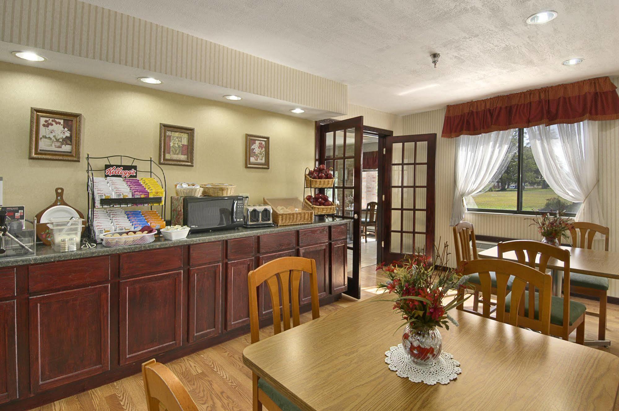 Hotel Baymont By Wyndham Muskegon Restaurace fotografie